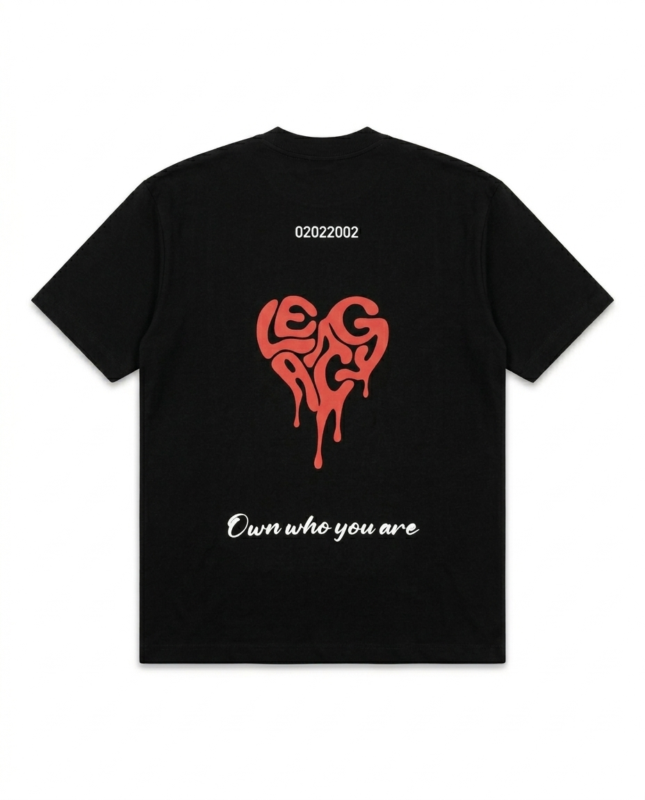 Camiseta NEGRA Oversize Corazón Rojo 300G – Own who you are.