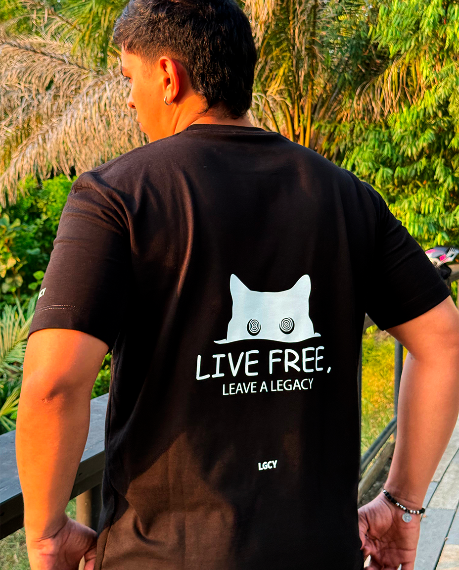 Camiseta NEGRA Gato Libre OVERSIZE