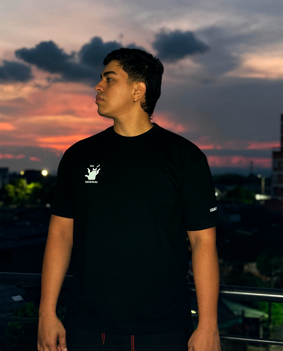 Camiseta NEGRA Gato Libre OVERSIZE